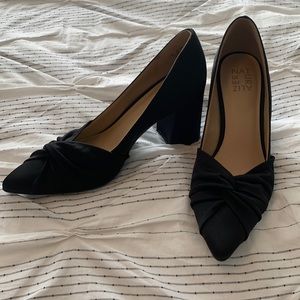 Never worn Naturalizer pumps. Size 9.5M. Chunky heel